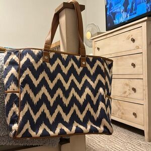 Thirty-One Blue and Cream Zigzag Tote